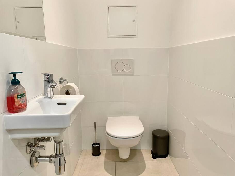 Premium Apartment With Terrace, A/C, Free Wifi And Netflix Відень Екстер'єр фото